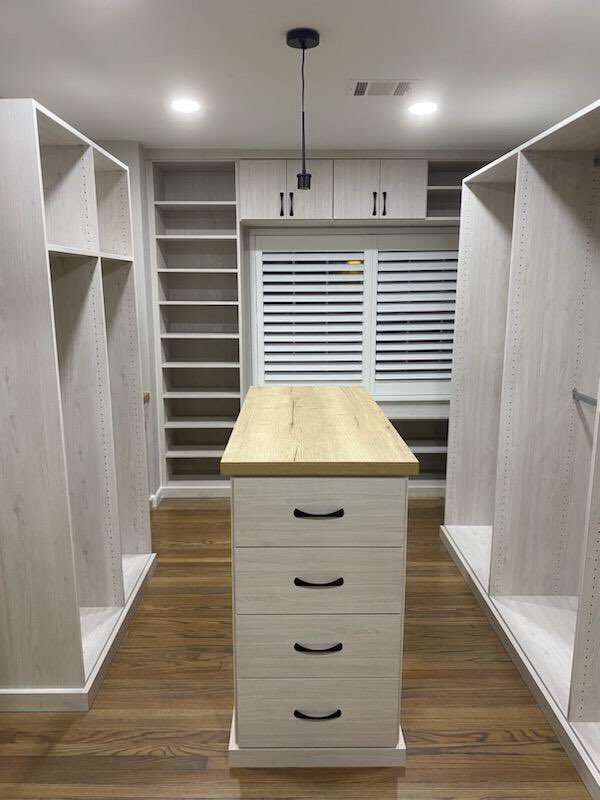 ClosetfactoryHT's tweet photo. Are you wanting to maximize the space in your closets? Call us at (281)355-7676 or visit our website https://t.co/Rs0pQVR4Rz to schedule your free consultation today!
#customdesigns #closets 
#closetfactoryhouston #customstoragesolution #cabinetry #organized #closetgoals https://t.co/CHHu5tKAyh