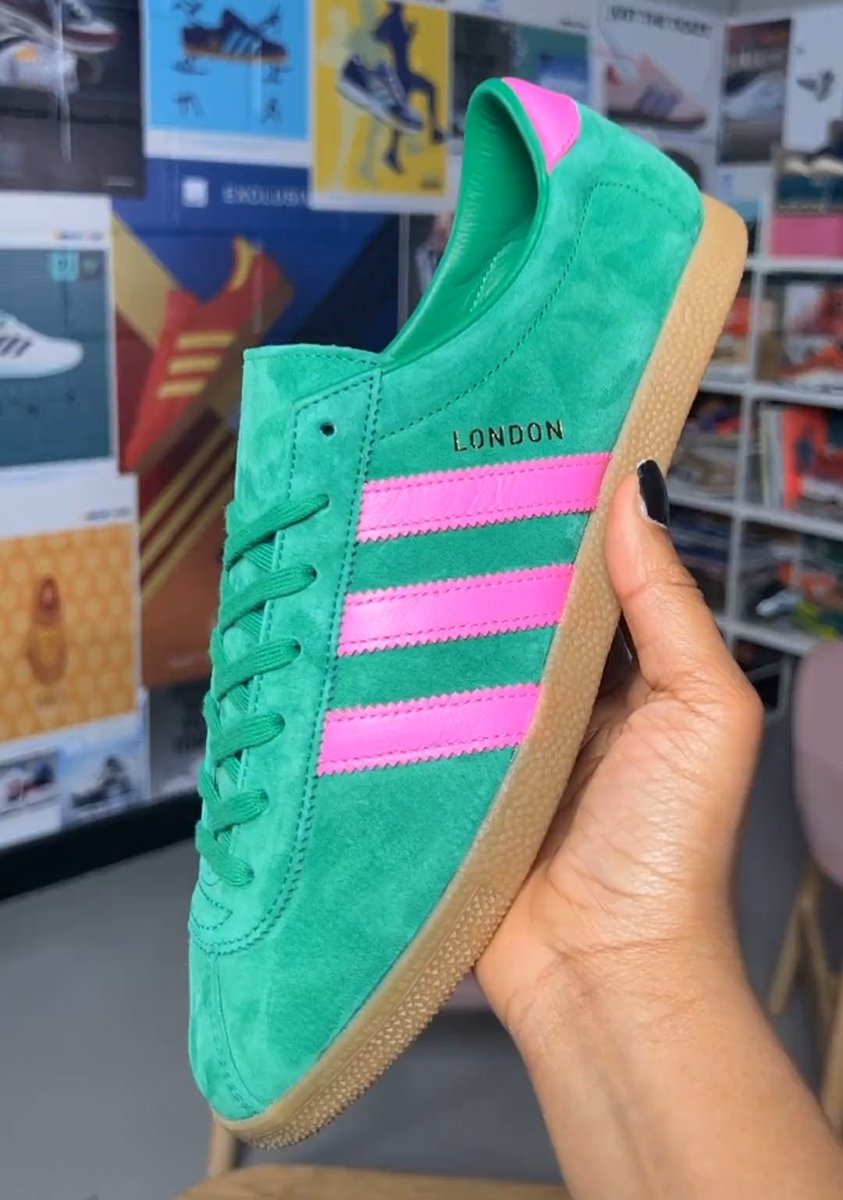 Departamento segmento Energizar adiFamily on Twitter: "Upcoming adidas × Size? 'Monopoly' London 4 c/w's  featuring the 8 colours of property available in Monopoly, there is to also  be an official board produced with these Dates
