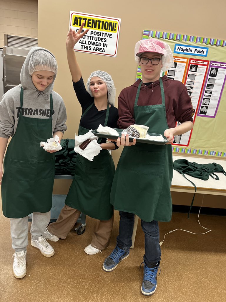 Simonds_HS's tweet image. Our Culinary Tech program never disappoints to whip up a tasty &amp;amp; nutritious meal for our staff &amp;amp; students!! 🍠🥘🍰Today was no exception - Chili, sweet potato soup, a ham &amp;amp; cheese biscuit &amp;amp; a delicious piece of chocolate cake!! #cultech #chooseyourpathway