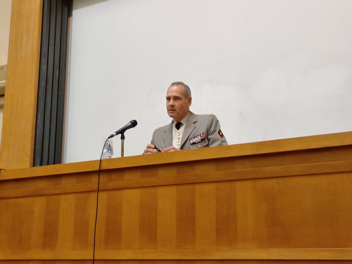 ➡️ une  conférence exceptionnelle du <a href="/CEMAT_FR/">Chef d'état-major de l'armée de Terre</a> au sein de notre Université <a href="/AssasUniversite/">Panthéon-Assas université</a> Merci aux enthousiastes et dynamiques étudiants de <a href="/M2secudef_assas/">M2 Sécurité et Défense 🇫🇷</a>
