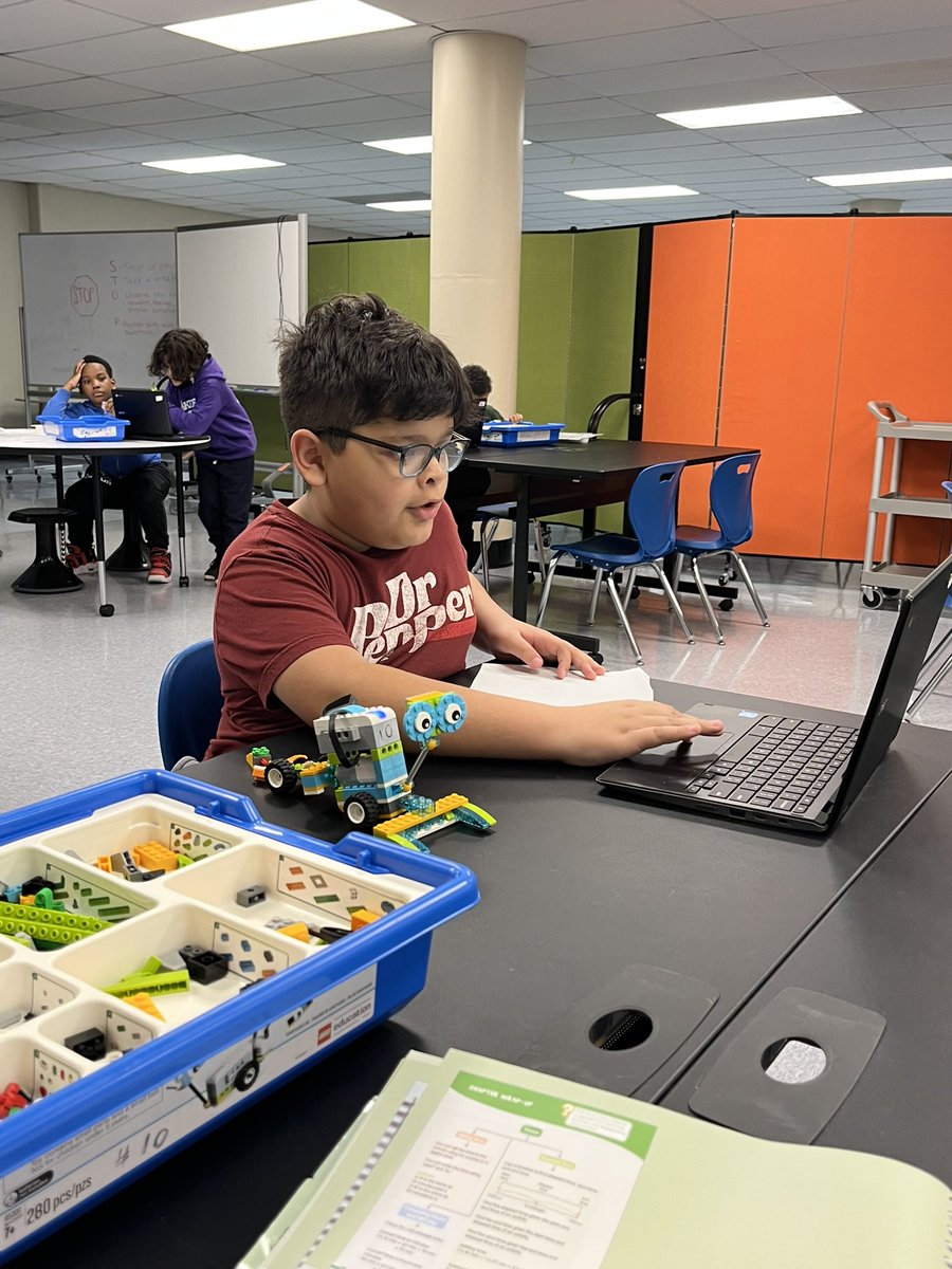 MrsMorris218's tweet photo. Mrs. Morris’ 3rd Grade Class was busy making Moon Bases in Innovation Lab this week! @WheelerAvenue @VS13UFSD #Teamwheeler https://t.co/HaDhGeYVk2