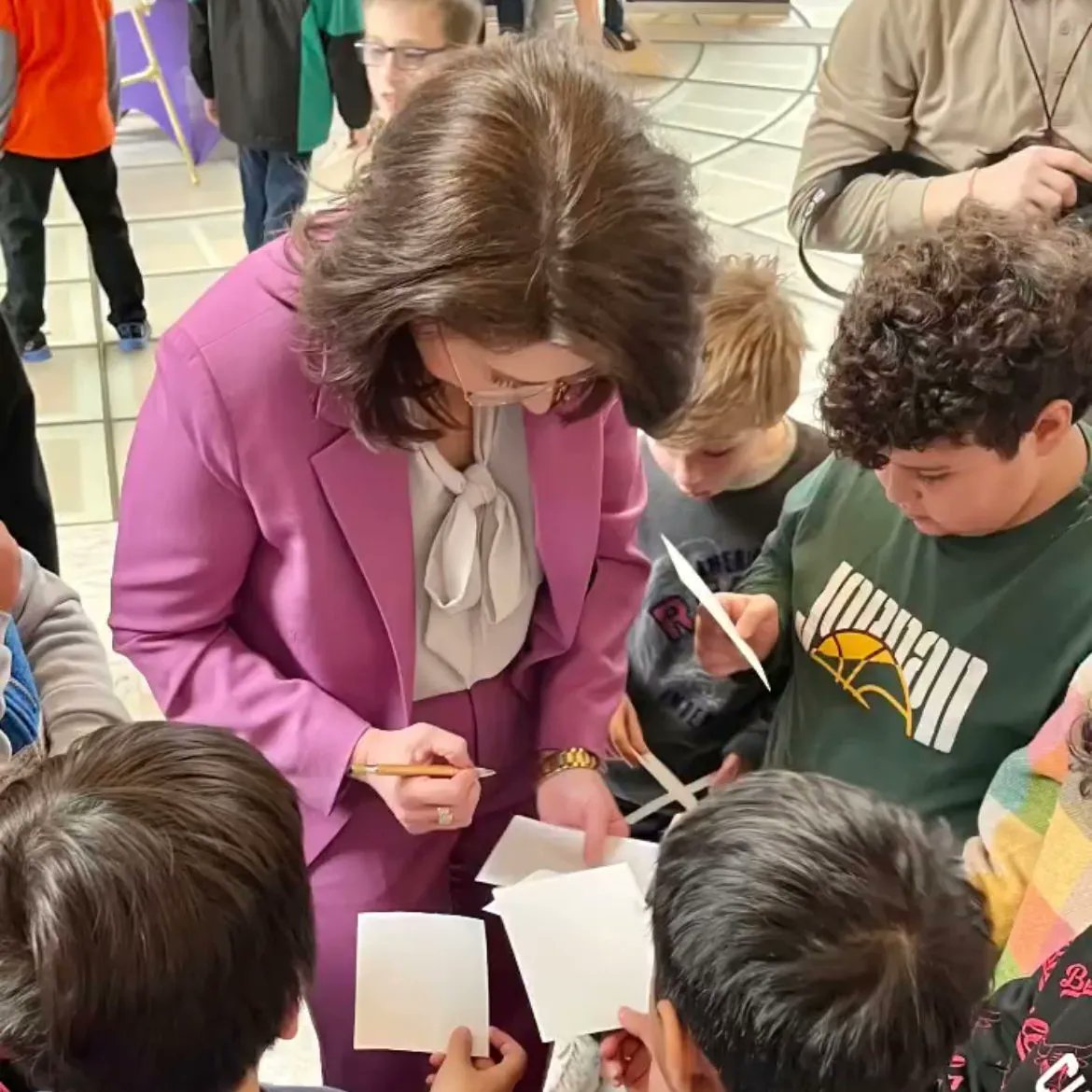 BetterDays2020's tweet photo. We loved celebrating Inter. Women's Day w/ 800 students at the State Capitol! Our community partners ran amazing activity stations &amp; kids loved learning from @LGHendersonUtah about their power to make change. Thank you to our generous sponsors at the @BYUReddCenter &amp; @Utah_CCE! https://t.co/qgq96zoJSi