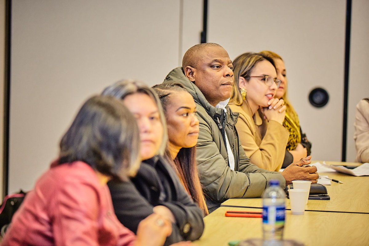 ICBFColombia's tweet photo. 🗣️“Hablar de bienestar emocional es una oportunidad de encuentro y construcción”, señaló Martha Tovar, dir. de Protección del ICBF, durante la implementación de estrategias de #SaludMental con Defensores de Familia,  junto a @UNICEFColombia y la Corporación Infancia y Desarrollo. https://t.co/Wty0bk882P