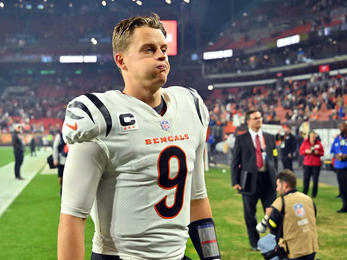 barstoolsports's tweet photo. RGIII Implies Joe Burrow Is An Overrated Weapons Merchant In His Polarizing Top-5 AFC QBs List https://t.co/fLMsFlg7v3 https://t.co/BuZH1h26MH