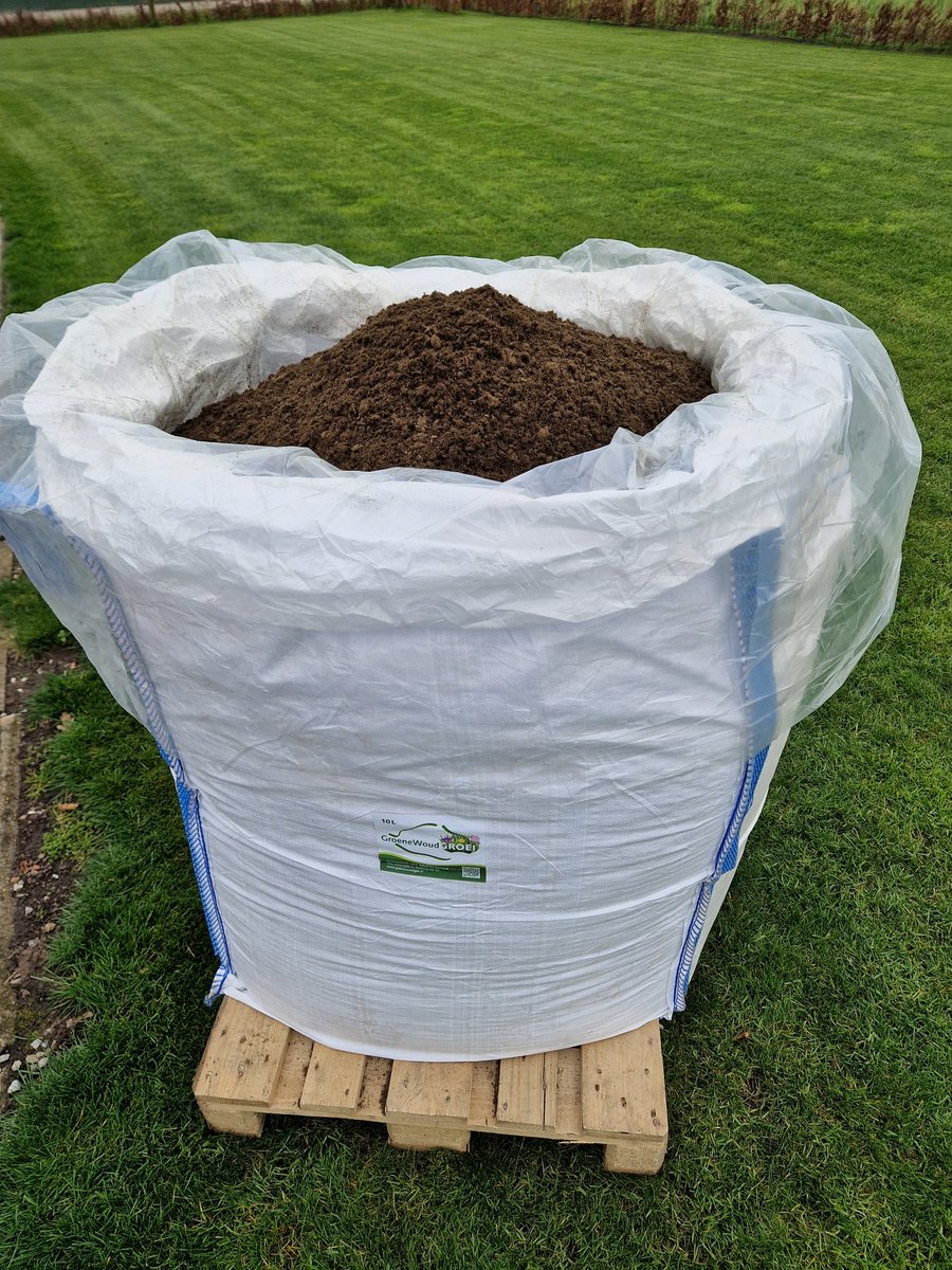 frankrooi's tweet photo. GroenewoudGroei droge lokale koemest in handige bigbag. Vanaf volgende week verkrijgbaar bij @IvDeursen 
Voor info en bezorging; https://t.co/rVBZRZi8B0 https://t.co/MGr05QUxhY