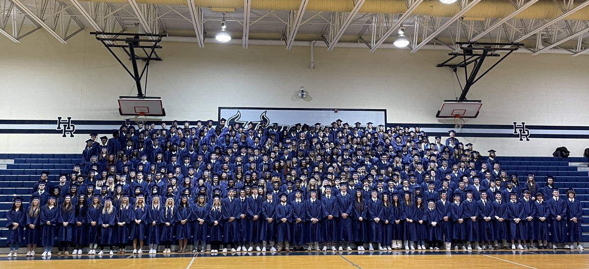 HickoryRidgeHS's tweet image. Ladies and Gentlemen…we present to you the HRHS Senior Class of 2023 

🎊🎊🎊 #raginridge