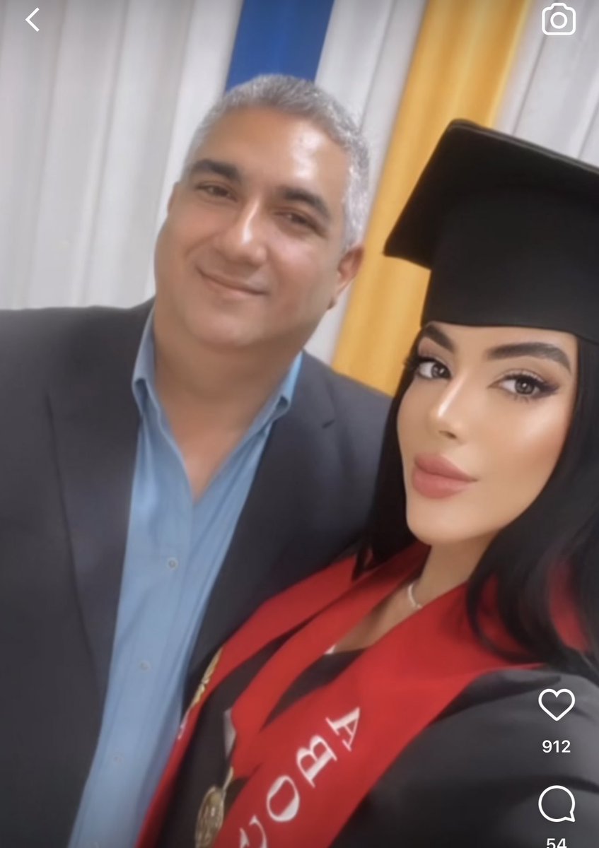 comandpsa's tweet photo. De amante a prófuga de la justicia:
Conozca a la «modelo» Elizabeth Yépez,alias Ely Jeims, la mujer más buscada en el caso de corrupción de PDVSA. Amante y testaferros de Hugbel Roa, detenido el pasado 19 Marzo en la cruzada anticorrupción https://t.co/eW16rMoK6j