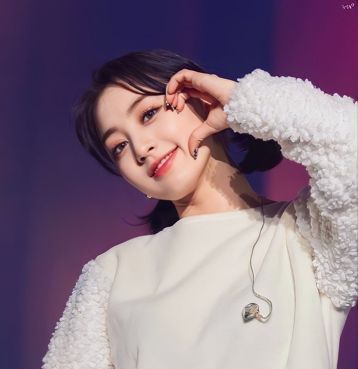jybbuyo's tweet photo. En esta cuenta se stanea a Twice, Stayc, Viviz, Lesserafim, Nmixx, New Jeans, Ive y Red velvet https://t.co/xQt24sl2Pp