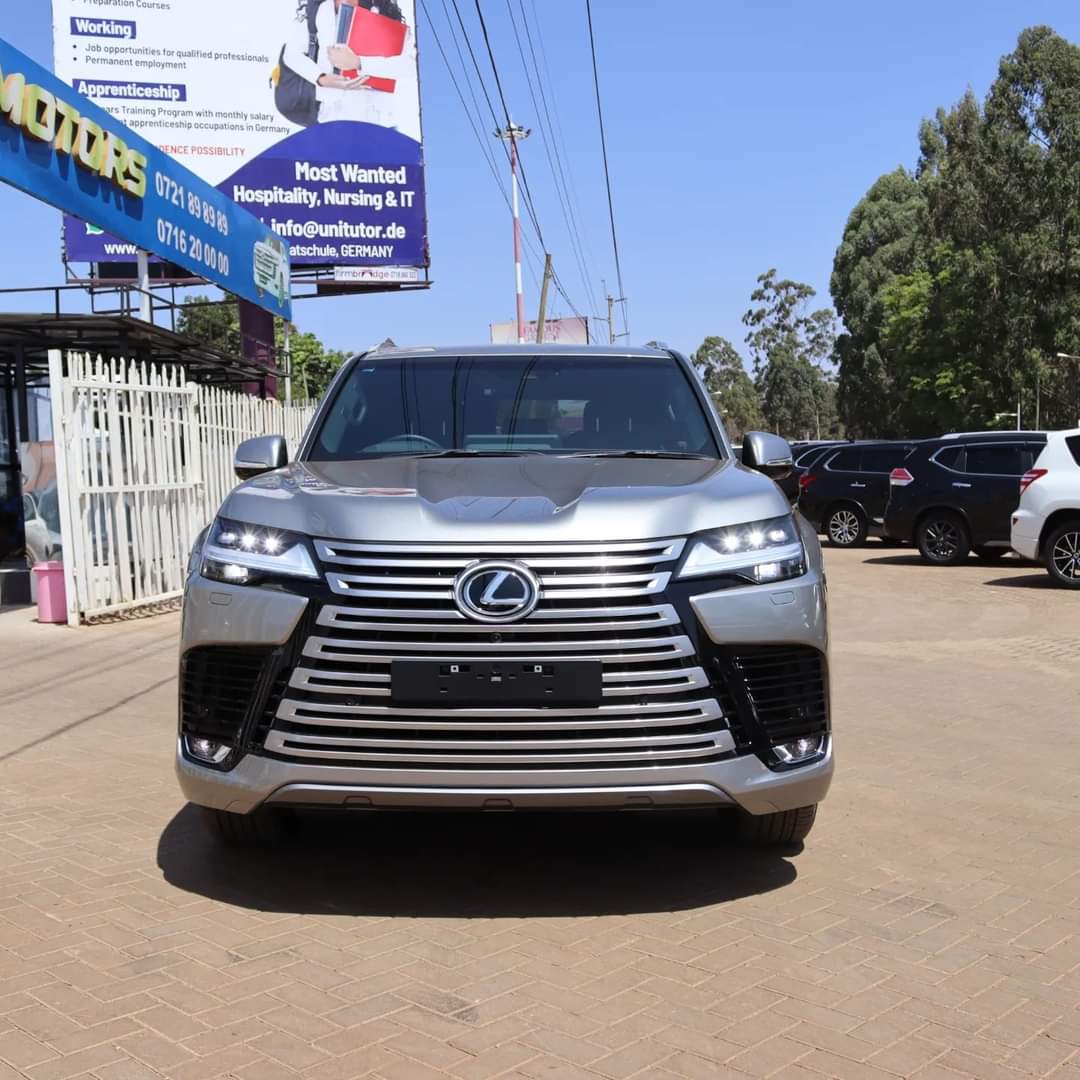 iamnyarari's tweet photo. @WilliamsRuto @StateHouseKenya Mr president am a car sales person at kiambu road ,and since you are a leader promoting the youth niko na 2022 Lexus 500d  price is 45M negotiable that i shld sell to you🙈 Nipromote Mr President🙏 reach me on 0731731244 #County22 #KOT #Ramadan https://t.co/lU68wBBRWL