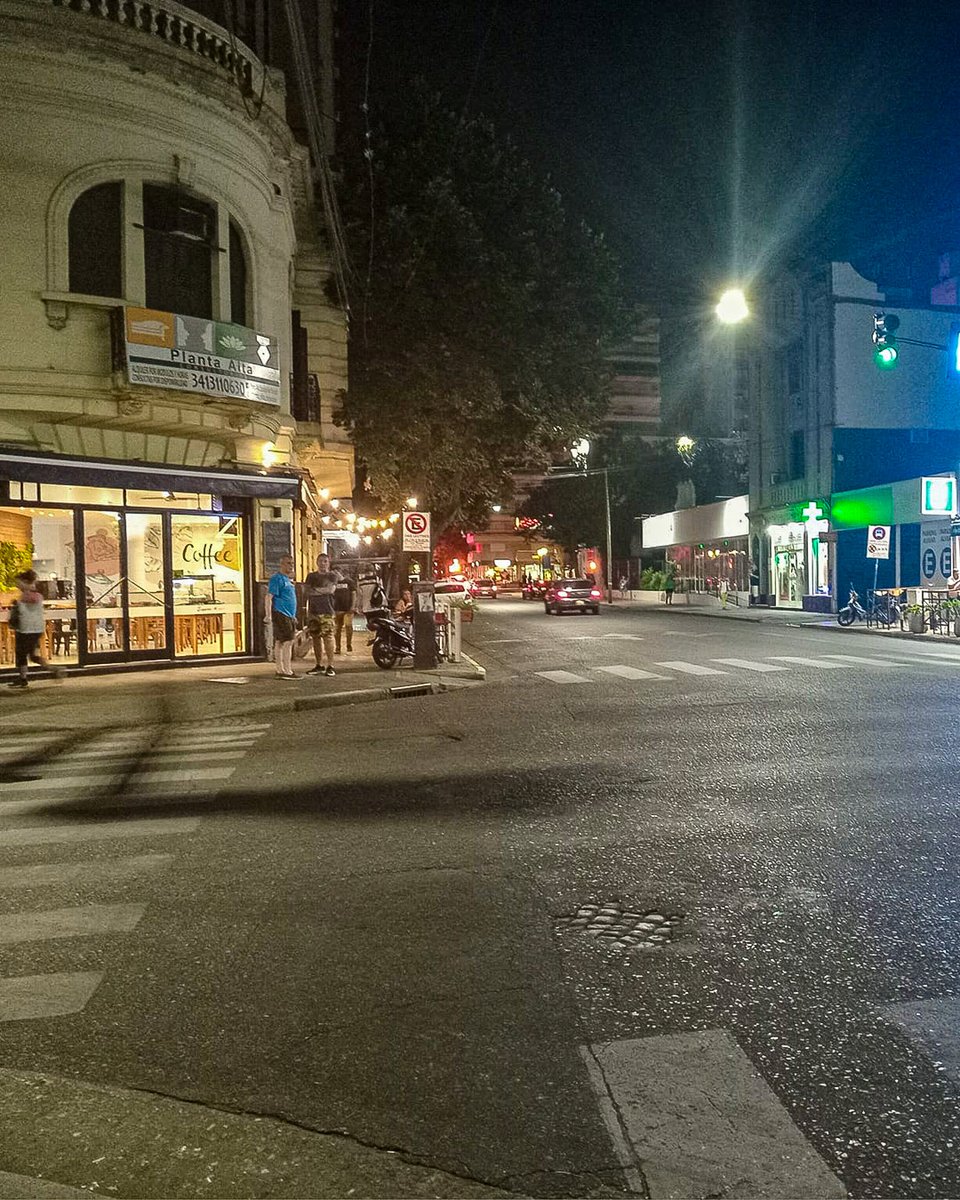 AlertaRosario's tweet photo. Rosario nocturna
Córdoba esq. Alvear. https://t.co/RcdPSwgLAn