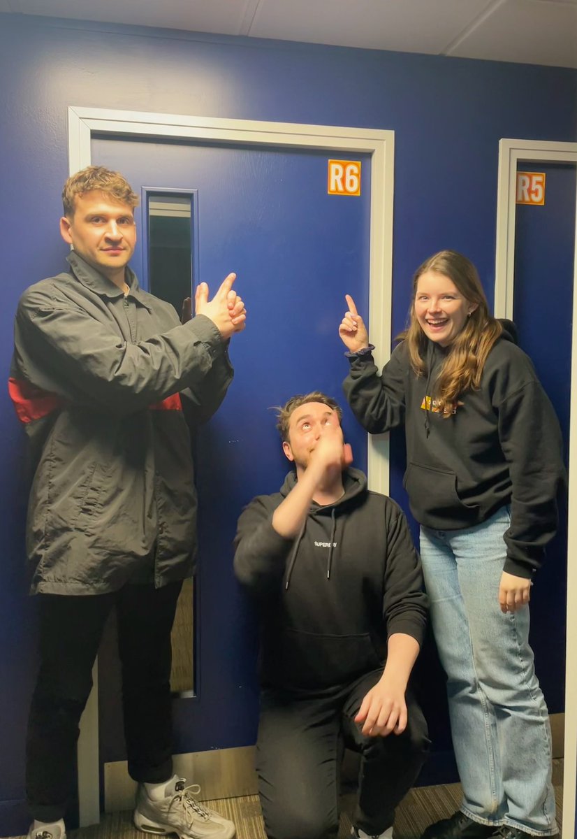 sarahsera_'s tweet photo. we found it! the rainbow six that everyone’s been talking about! wasn’t so hard after all! 

anyways I’m playing the game for the very first time live on the internet with these guys &amp; @twirlyswirly &amp; @Korsty_ now on https://t.co/eOusx0XktK https://t.co/lNbfXbnxjB