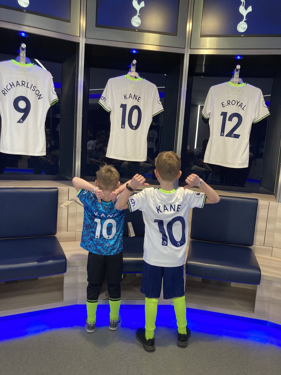 neilcollarbon's tweet photo. @HKane fantastic day @ Spurs Stadium Tour today for both boys birthdays - made even special by a Harry Kane shirt left for each of them in his drawer ……. boys went wild and cemented their love for THFC/Harry Kane
#spurs #THFC #harrykane #kane #gloryglorythfc https://t.co/tJKYE7fUaG