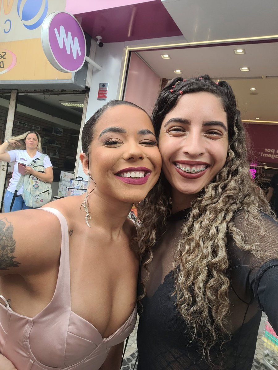 BeaModel15's tweet photo. Só pra deixa registrado aqui tbm, q conheci meu amorzinho. Gratidão a Deus p/esse dia♥️ Ah oq fala dessa mulhr, uma mulhr incrível e supr simpática, um amr de pessoa, aqui é JuPXT mores🥹 Que Deus continue t/abençoando smp, q vc tenha mt sucesso, já estou louca pra te ver de novo https://t.co/kswMk7vzyh