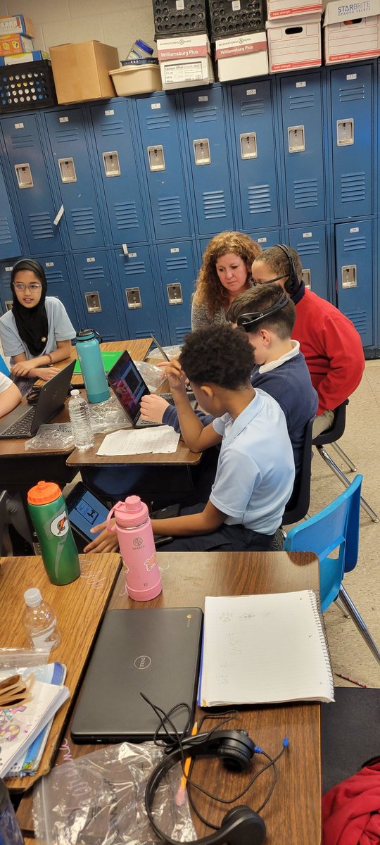Mucker2ndgrade's tweet photo. We are so grateful for our community partners! They helped us edit and revise our projects! Can't wait for the Showcase! @REsolutions @JCPSKY @AudubonES https://t.co/MHHgEnmk4G