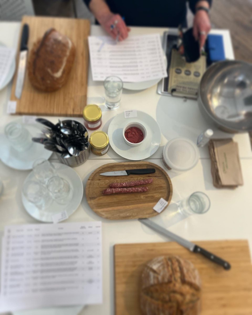 Charlotte_Pike_'s tweet photo. Such fun judging at Great Taste this week. Lovely to catch up with @PettyElliott this afternoon too. Thanks for having me @guildoffinefood 🌟🌟🌟 https://t.co/9YZf3f8mAR