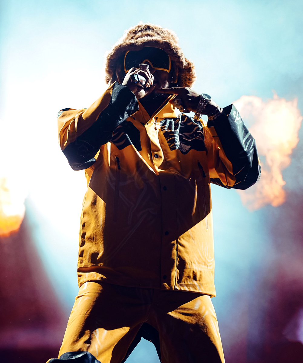 EyeOfXeno's tweet photo. The BIGGEST Party In The World!! @1Future 

(Shot For: @99Jamz, PR: @AbesiPR) https://t.co/Z4XWgBhV88