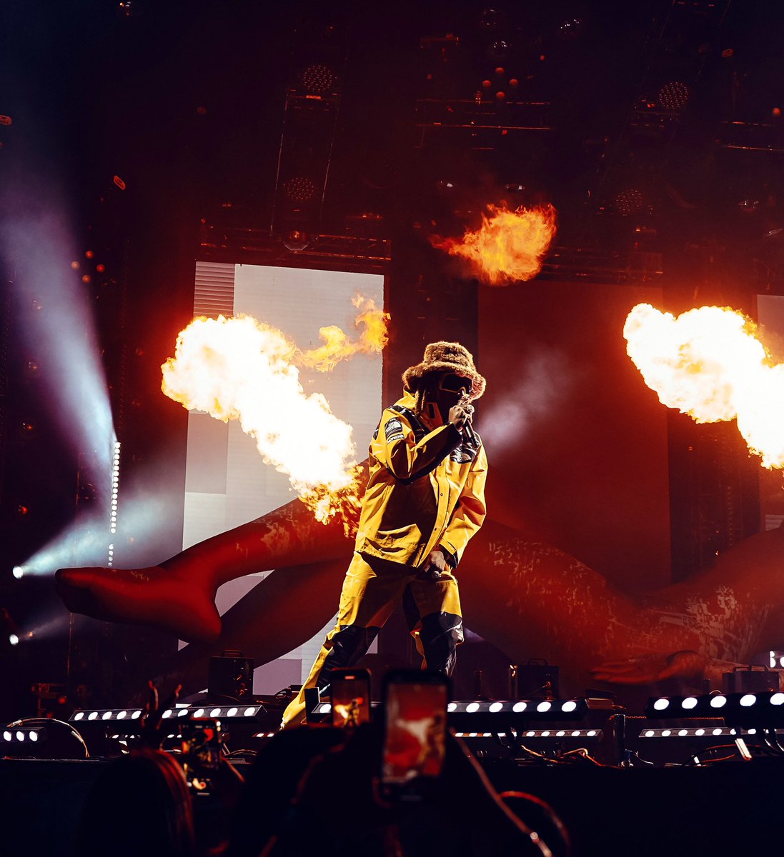 EyeOfXeno's tweet photo. The BIGGEST Party In The World!! @1Future 

(Shot For: @99Jamz, PR: @AbesiPR) https://t.co/Z4XWgBhV88