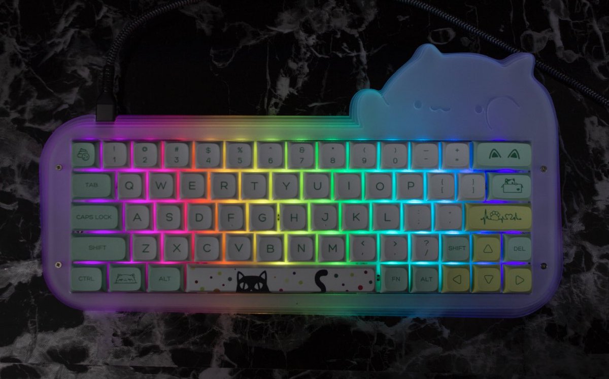 come check meowt at computer connection!!! or come get a custom keeb made for you today! 😻🌸💛