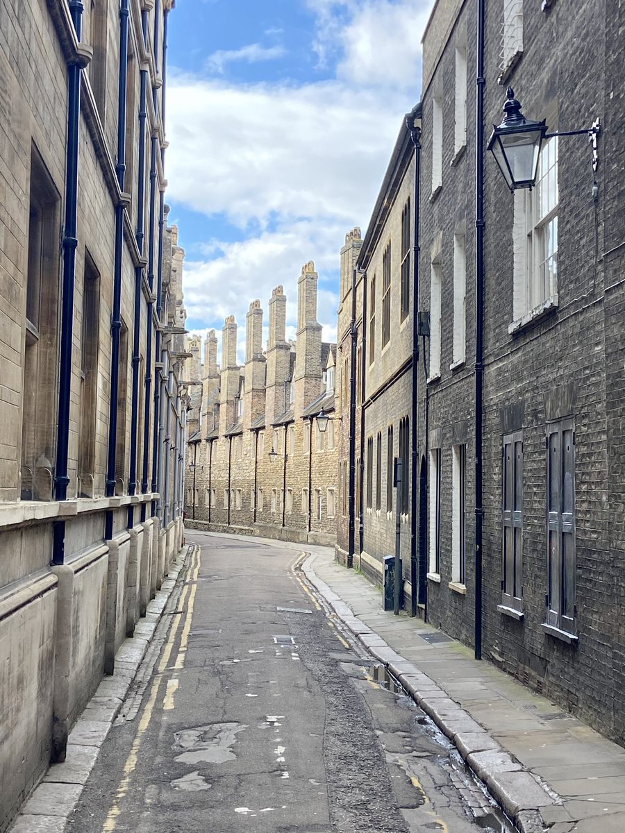 gracust's tweet photo. Trinity Lane, Cambridge @ThePhotoHour #trinitylane #cambridge 
https://t.co/B4h7EtaBNP https://t.co/5sx0nGDBGw
