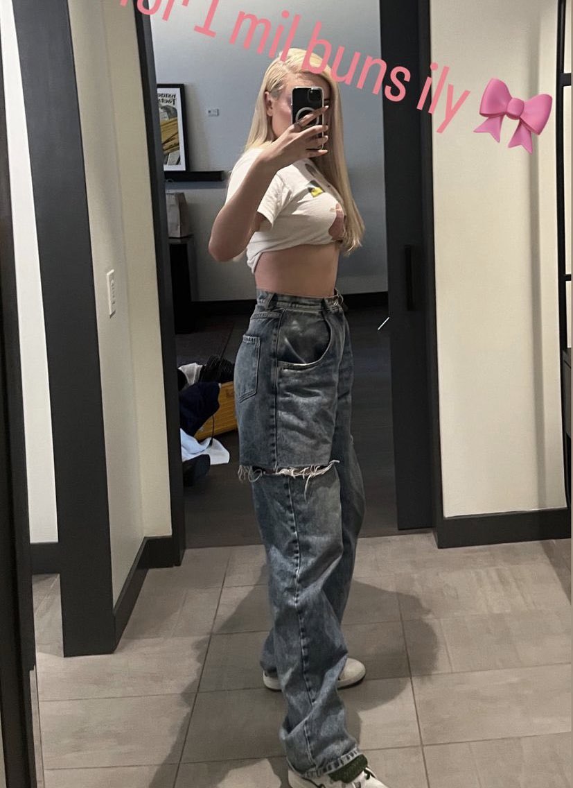 Another Kim petras mirror selfie for the win