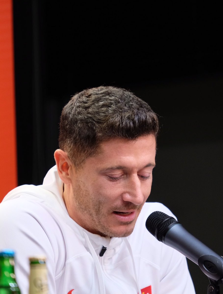 Robert Lewandowski <a href="/lewy_official/">Robert Lewandowski</a> przed meczem w Pradze o aferze premiowej: Chciałbym przeprosić kibiców, że jako kapitan tego nie zatrzymałem. Jako drużyna zamknęliśmy tę sprawę, która nas nie podzieliła i nie podzieli.