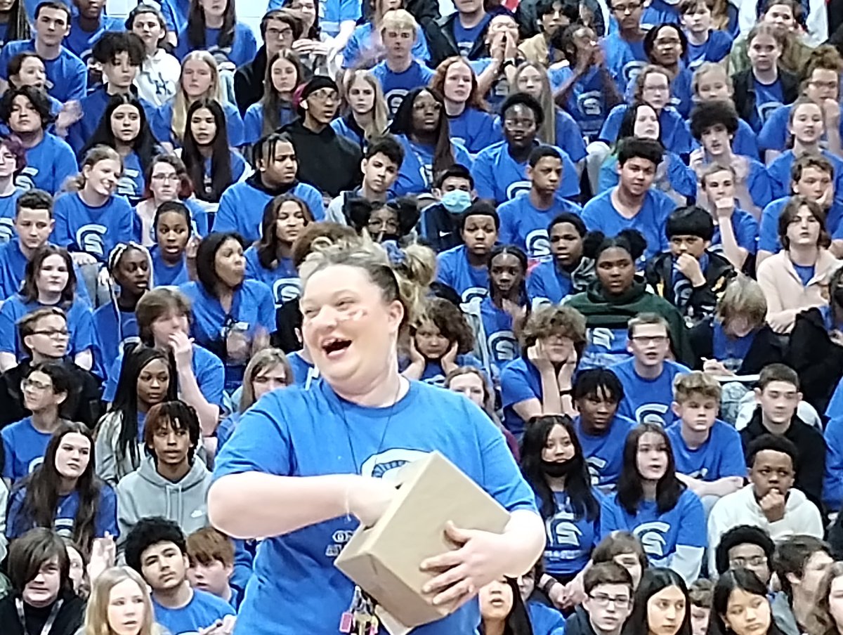 SMSKYPTSA's tweet photo. What a great day to be a @southern_middle Spartan!  Teachers drew for gift cards too!  @FCPSKY #SpartanPride https://t.co/r1JLfuTb77