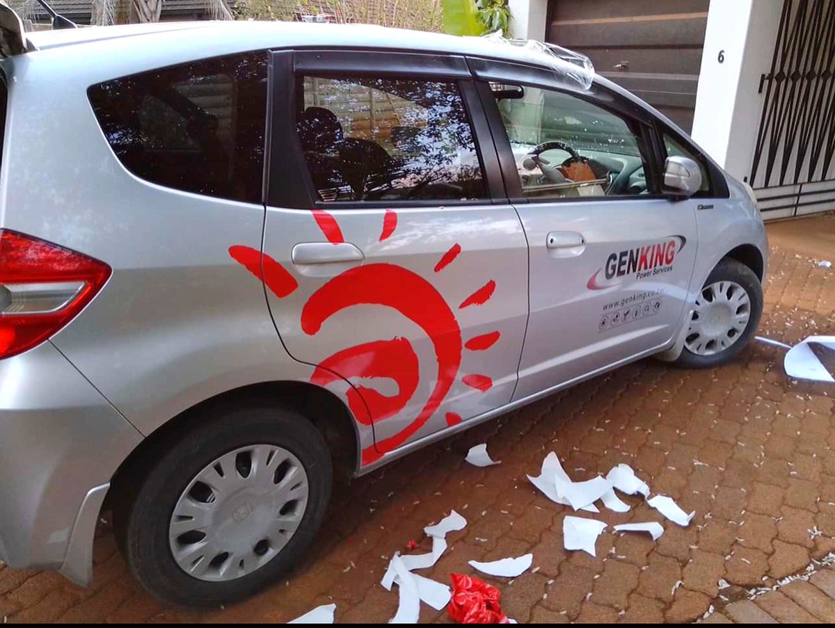 Afroxpackaging's tweet photo. Comment donner de l’allure à une voiture de service ?🤔

Notre équipe s’occupe de vos voitures , du Design au jusqu’a la pause du vernis.
#CarBranding 🚗

@eloka___ @ChouchouMpacko @Black_Chineez @Choupielov @OndoboGreg ❤️🙏🏾 https://t.co/iZdMfhhlnq