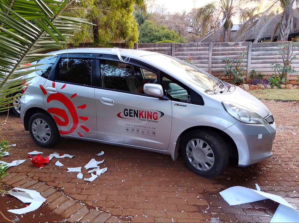 Afroxpackaging's tweet photo. Comment donner de l’allure à une voiture de service ?🤔

Notre équipe s’occupe de vos voitures , du Design au jusqu’a la pause du vernis.
#CarBranding 🚗

@eloka___ @ChouchouMpacko @Black_Chineez @Choupielov @OndoboGreg ❤️🙏🏾 https://t.co/iZdMfhhlnq