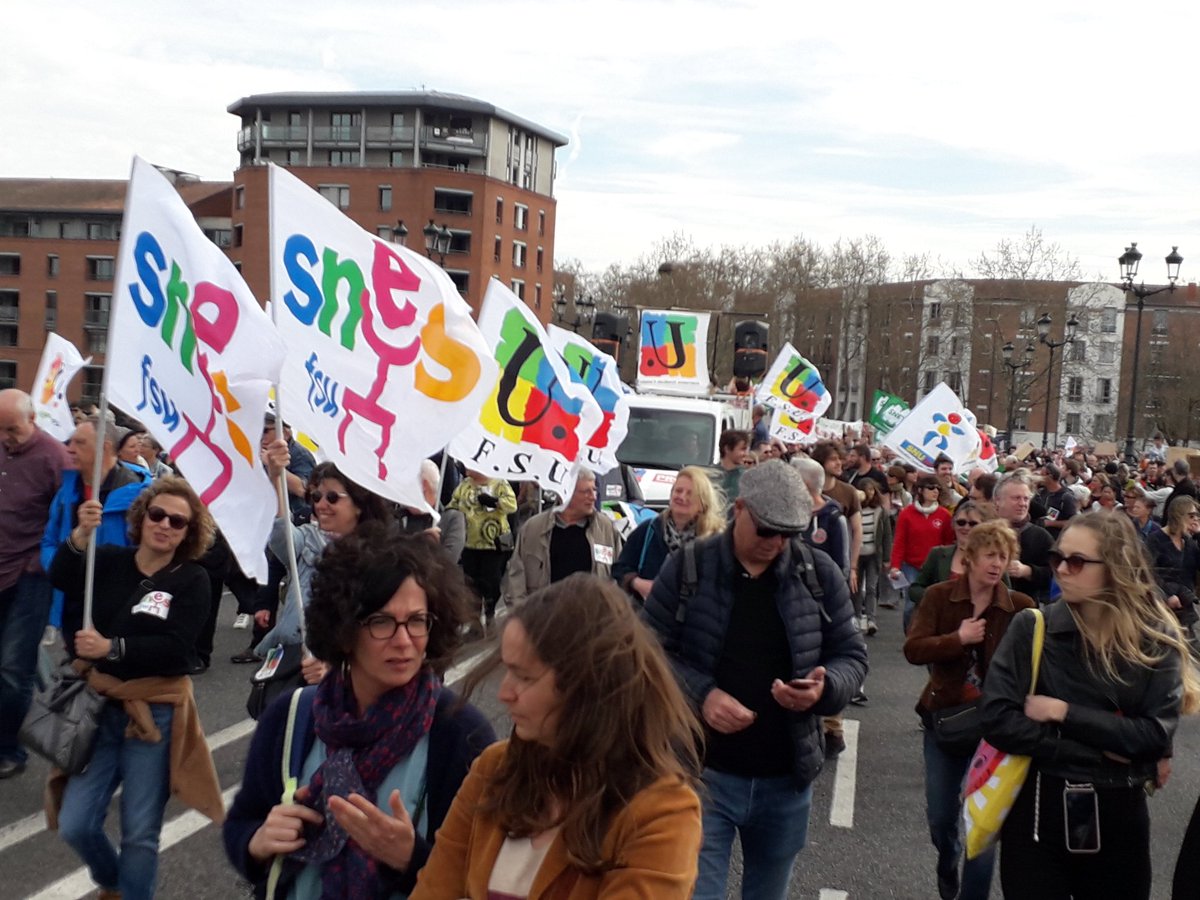 SNES_toulouse's tweet photo. #Manifestations historiques dans l'académie pour le #Retrait de la #RéformeDesRetraites :
#Montauban 20 000
#Rodez 30 000
#Auch 8 000
#Biars 1 200
#Tarbes 24 000
#Cahors 4 000
#Figeac 6 000
#Foix 18 000
#Castres 8 000
#Toulouse 150 000
#Albi 22 000
#64ansCestNon https://t.co/2C0Nq9dXin