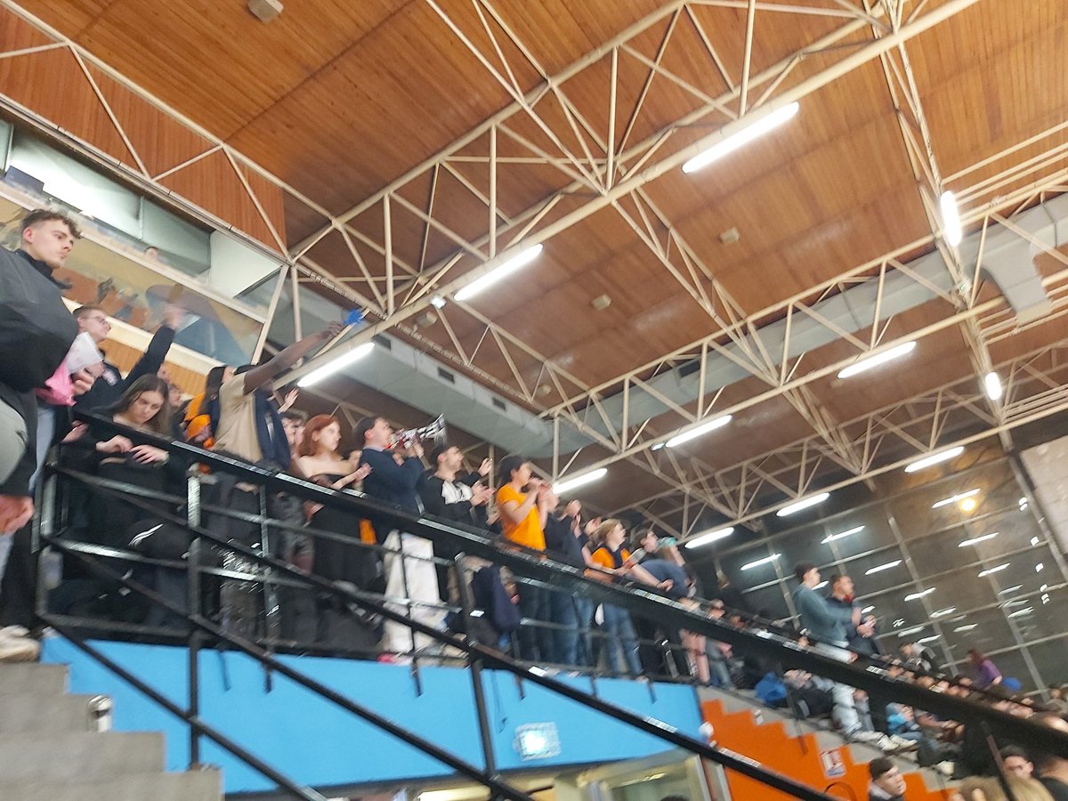 ChristopheM4437's tweet photo. #CDFIUT2023. Ambiance finale coupe de France des IUT. Des étudiants bien dans leur IUT et bien dans leurs baskets. Merci Longwy. https://t.co/NZvzV2gOaa