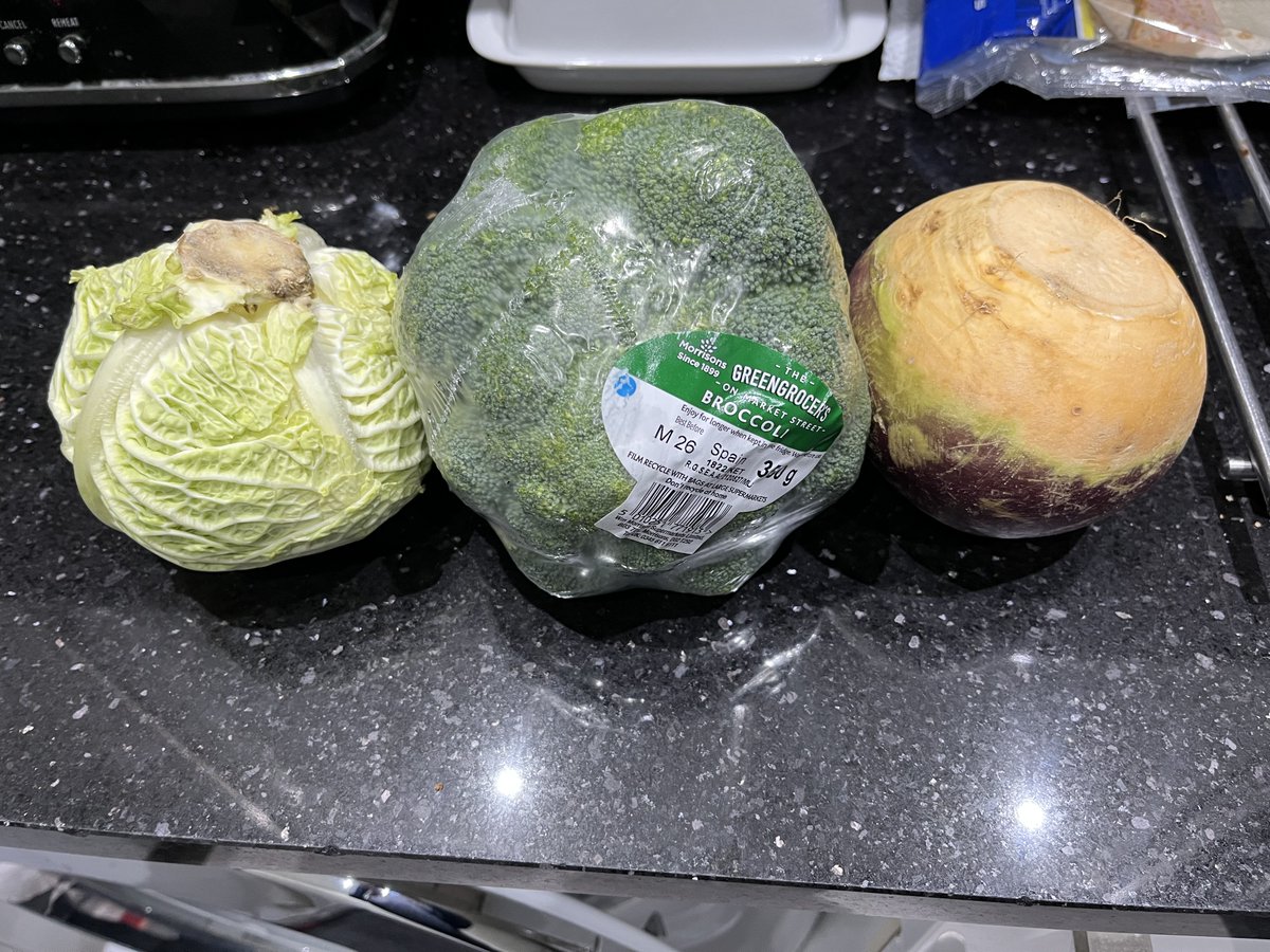 johnadamsplease's tweet photo. @Morrisons #morrisons 😂😂😂 When your shopping turns up and the turnip is the size of an apple and the cabbage like a slightly above average sized sprout!! Dwarfed by broccoli #tinyfood It'll be a walk around the table for dinner this Sunday! https://t.co/zCjU6UL2Ms