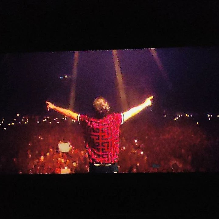 carlo1504's tweet photo. It was an amazing feelinggg to finally watch this piece of art he's been working on for so longggg...❤️ so proud of you @Louis_Tomlinson ❤️ #ProudOfLouis #AllOffThoseVoices #KolkataLousies #LouisTomlinson https://t.co/0cyihmpwM9