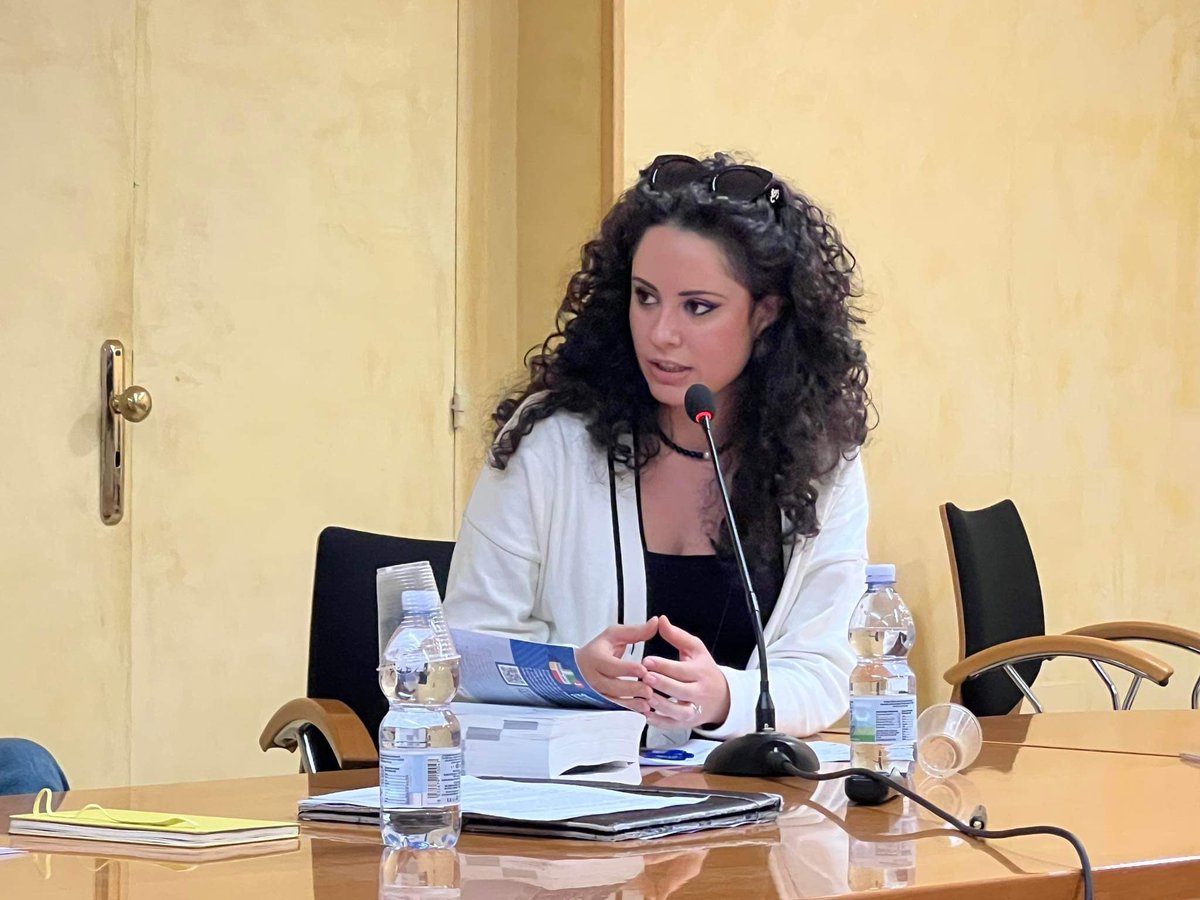 ileniabmarraffa's tweet photo. Seminario introduttivo del Corso di diritto penitenziario con il Garante Nazionale dei diritti delle persone private della libertà personale. Potevo lasciarmi sfuggire l’occasione di porgli qualche domanda? #41bis #cospito #dirittopenitenziario #DIGIES @digies_unirc @UniRCMedi https://t.co/u7ptd39drQ