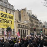 Image for the Tweet beginning: ✊ Une foule immense à