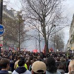 Image for the Tweet beginning: ✊ Une foule immense à
