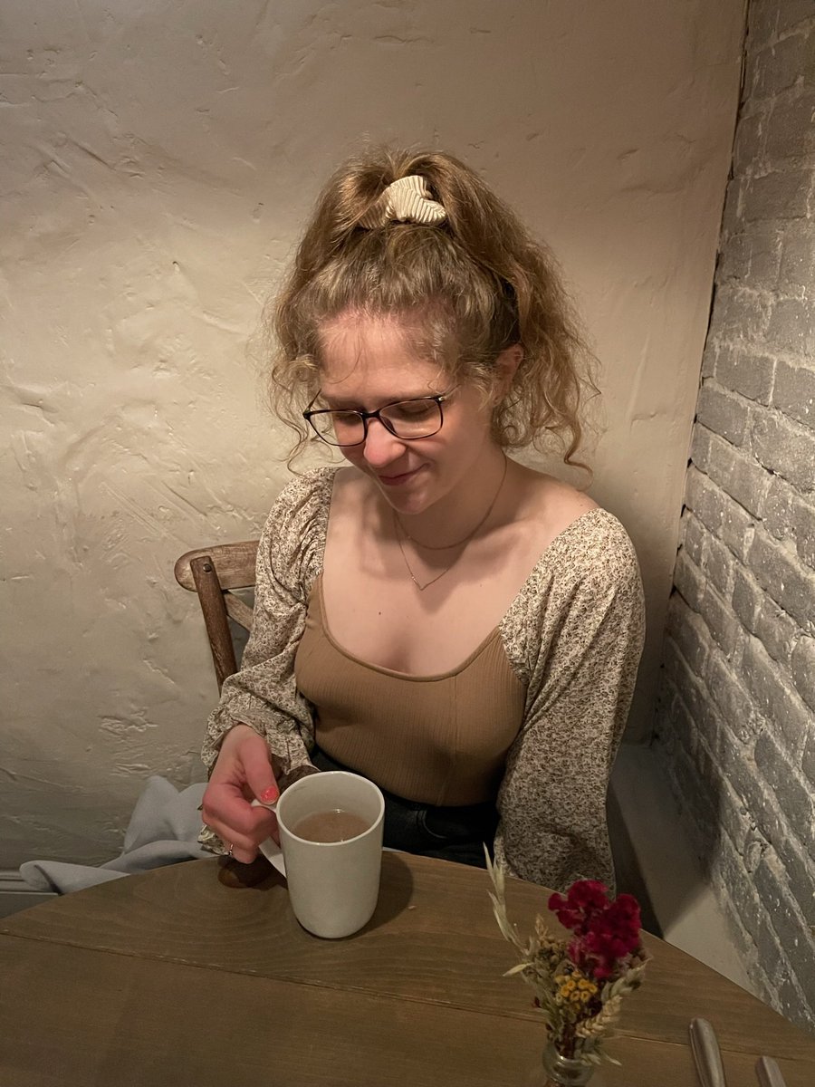 Oboe_Studio's tweet photo. throw caution to the wind, and 𝐠𝐢𝐯𝐞 𝐢𝐭 𝐚 𝐜𝐡𝐚𝐢 ☕️ #chai #chailatte #tasty https://t.co/bK4lAI5UqY