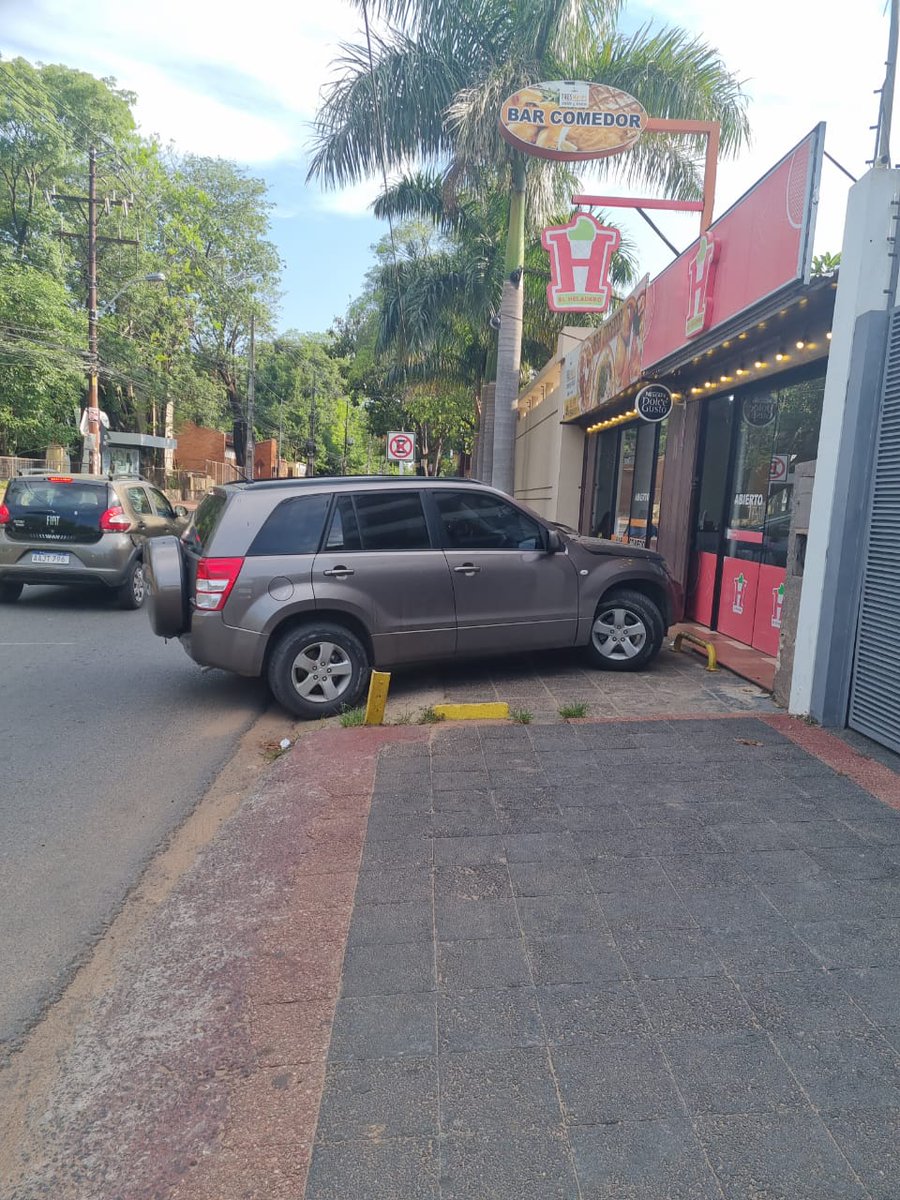 VaneAlliana's tweet photo. @asu_transito @juanvillalbapy Lo mismo sobre Venezuela los pacientes de LACIMET no pueden pasar @juanvillalbapy https://t.co/hlmNLQOcCC