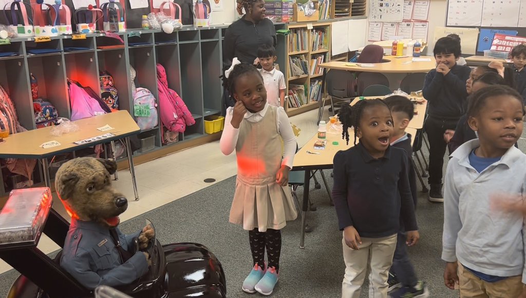 SevenOaksES's tweet photo. Our Kindergarten and Pre-K lions had a special visit from K-9 officer Chase today 🐶 ! He taught us all about safety and how to be our best selves. Thank you to our partners at @AACOPD! #MeadeStrong #theSOESdifference https://t.co/etC3YDTTsa