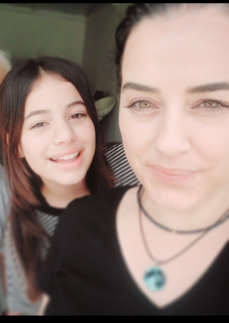 Gerçekleşeceğini bildiğim tek bir dilek hakkım olsa seninle bir gün geçirmeyi ve bu günün hiç sona ermemesini dilerdim annem...
#isiasotelikimdenetledi
#isiasortakdavamız
