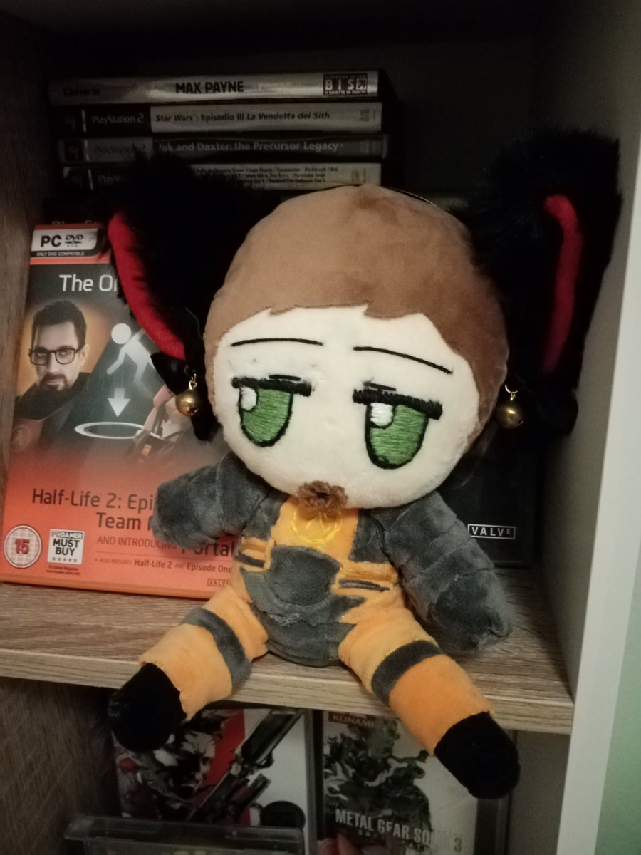 HumanRosi's tweet photo. I've made a Gordon Freeman plushie in fumo Style! Hope that y'all like this good boy, critiques are always appreciated!

#halflife #halflifealyx #fumo https://t.co/bnKBu7kWfV