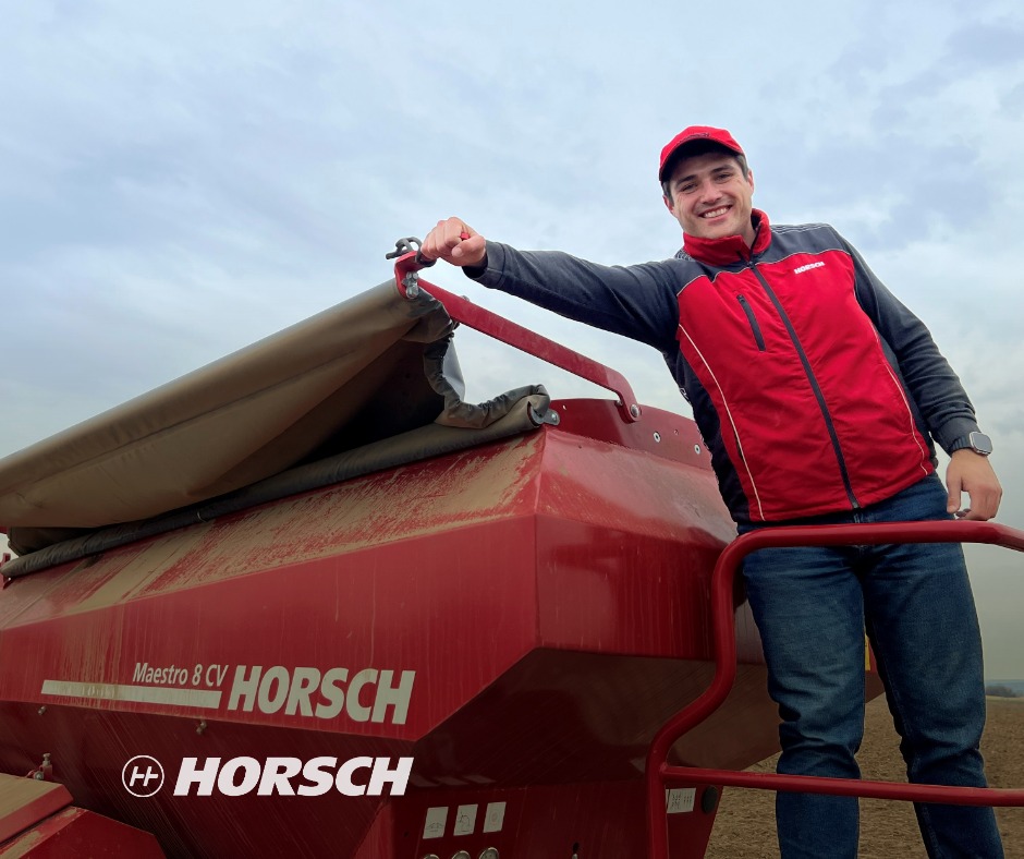 Four times #horsch on the farm of Viktor from Bulgaria:  

First Pronto 4 DC (2018), 
then Joker 5 HD (2018), 
then Joker 6 RT (2021) 
and now Maestro 8 CV (2021) 

Which will be his next HORSCH machine? Maybe a Leeb?