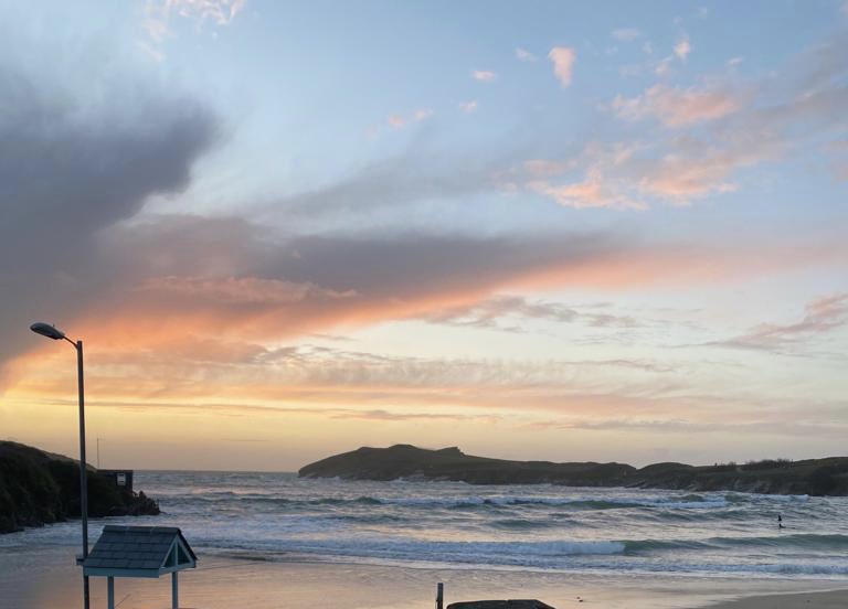 Sigh … when your other half sends you this picture and you’re still stuck in work 300 miles away! 
#Porth #Cornwall #sunset 

<a href="/Beach_Sandpiper/">Adele Munday</a>