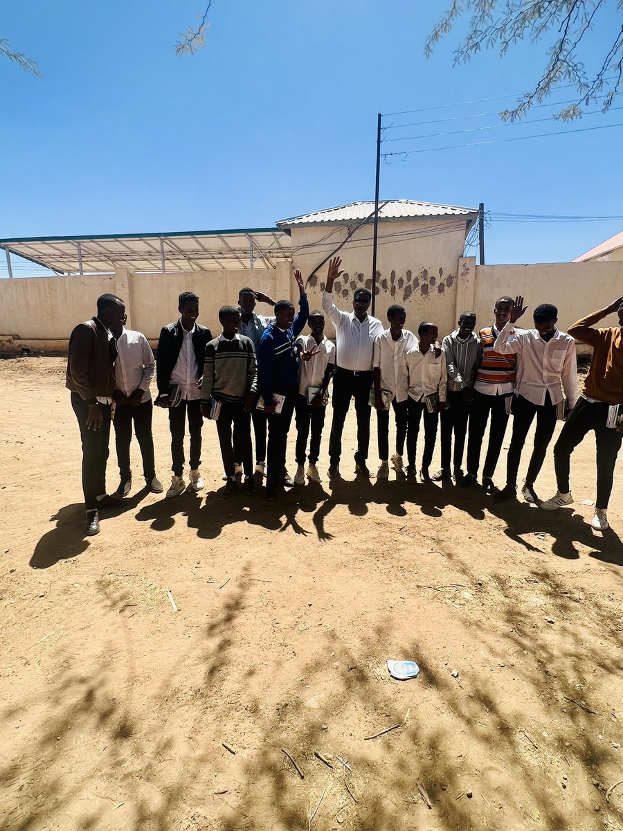 Awale11's tweet photo. It’s the best experience to visit schools &amp; listen to them. #Amina met Girls in her turn, earlier I met thee Boys in my turn. No gender issue here, i &amp; this fine MP seem to have same passion. #Youth &amp; #students #Ramadan #Kariim https://t.co/CoIfBXOZyH