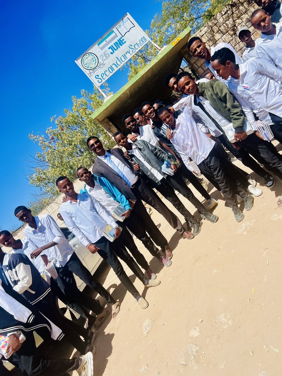 Awale11's tweet photo. It’s the best experience to visit schools &amp; listen to them. #Amina met Girls in her turn, earlier I met thee Boys in my turn. No gender issue here, i &amp; this fine MP seem to have same passion. #Youth &amp; #students #Ramadan #Kariim https://t.co/CoIfBXOZyH