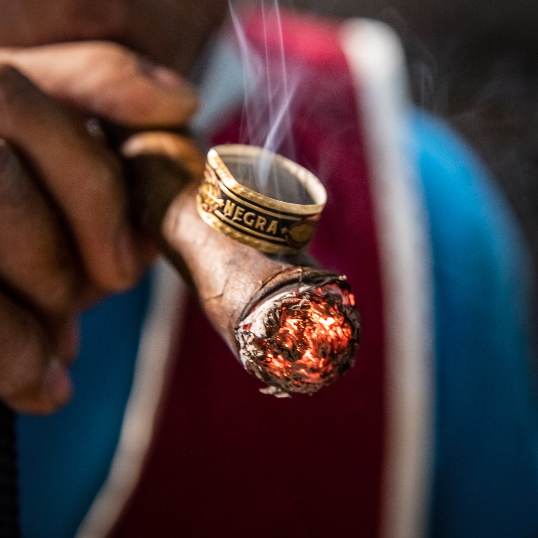 drewestatecigar's tweet photo. What do you do with your footbands when you light up? #de4l #tabakmonth https://t.co/g6CVDfHmT6