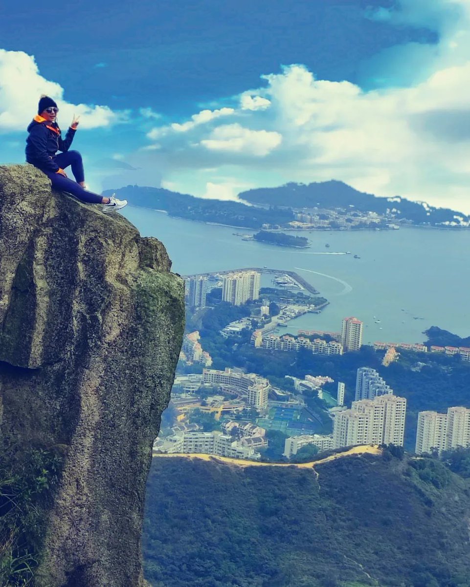 oshigoshi1972's tweet photo. "Nothing is more terrifying than fearlessness."
📍 Discovery Bay 🇭🇰 || Lo Fu Tau
#hkhiking #lofutau #tigerhead #extrime #hike #mountain #cloud #blusky #bestviews #landscape #naturephotography https://t.co/aTklrR4Sz0