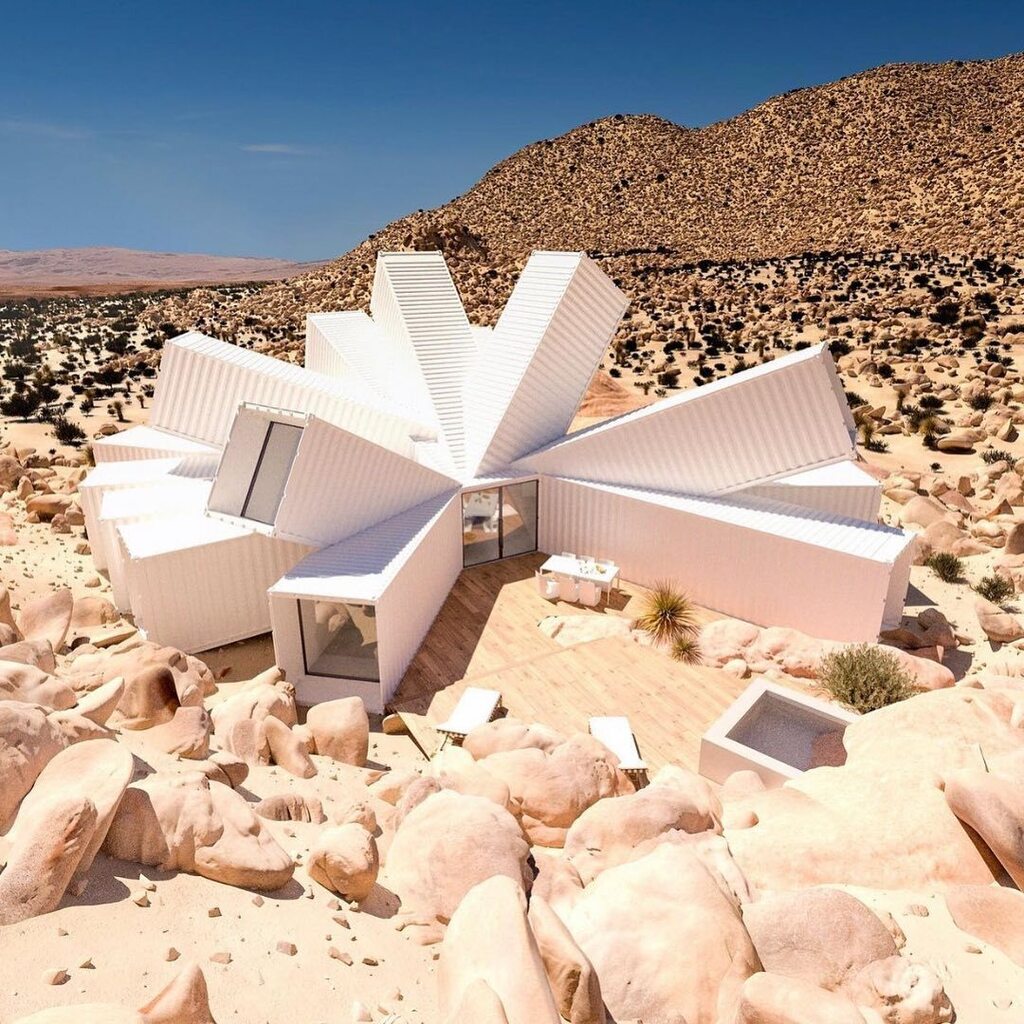 bradchristopher's tweet photo. Envisioned by London-based architectural firm Whitaker Studio, the three-bedroom property known as the "Starburst Container House" was built out of shipping containers positioned to look like a star and stretched out in different directions in Joshua Tree. Originally, Chris … https://t.co/ppbn1QzkXd