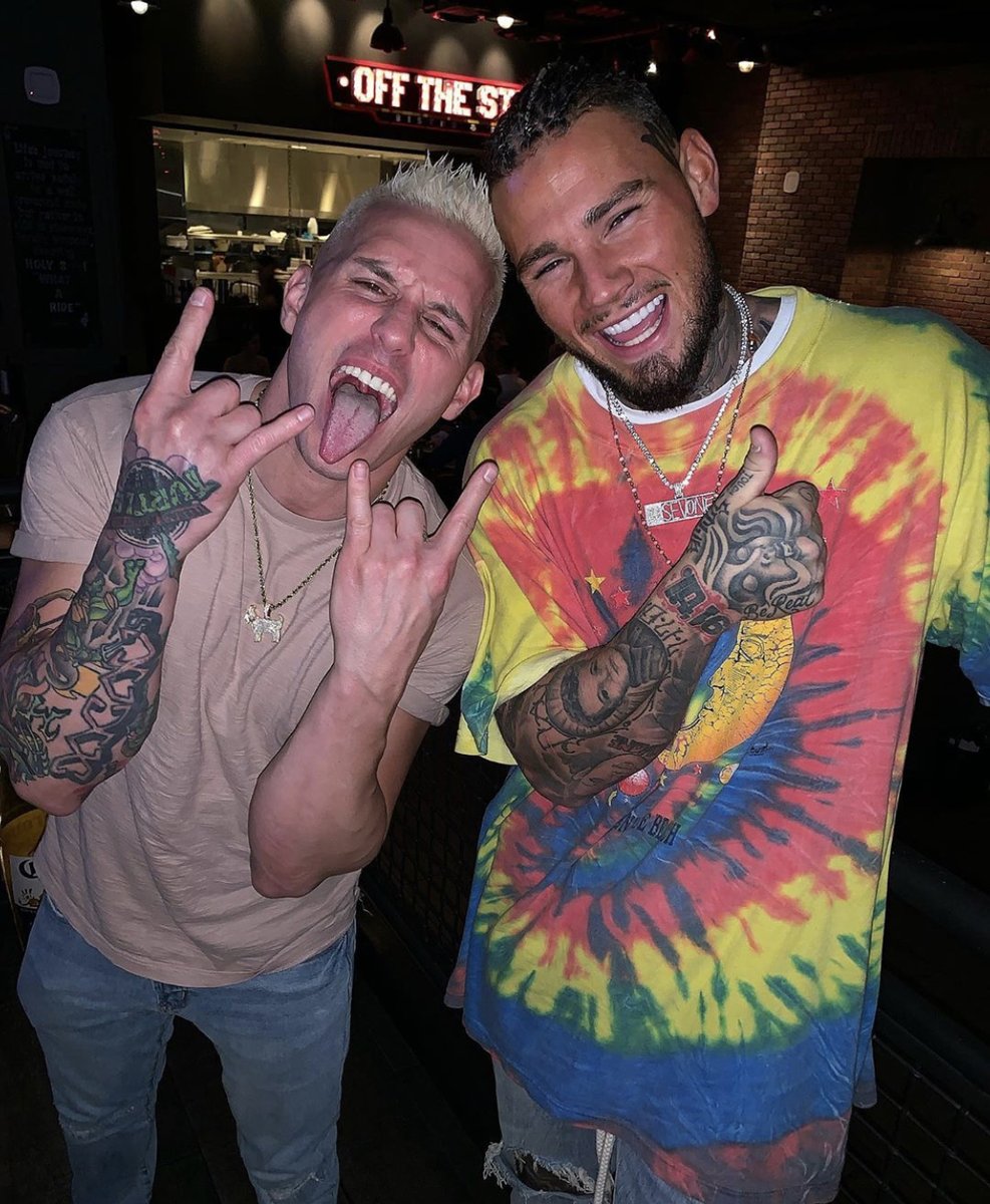 hiphopbling's tweet image. Mikey P Wearing HipHopBling Jewelry
hiphopbling.com/collections/10…

#mikeyp #hiphopbling