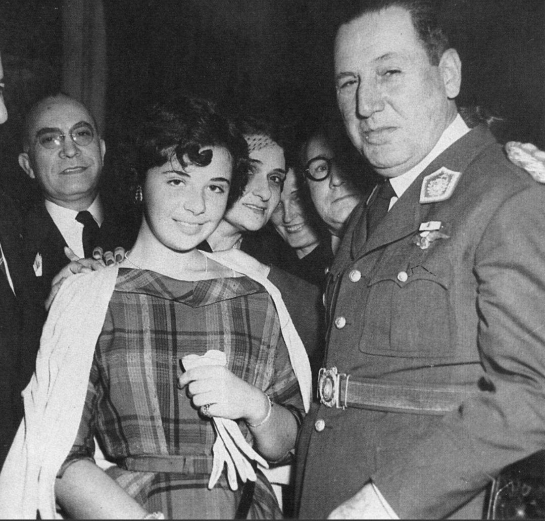 Ella 14, él 58. Acá está el PED0FIL0  que tanto idolatran, Kumpas.