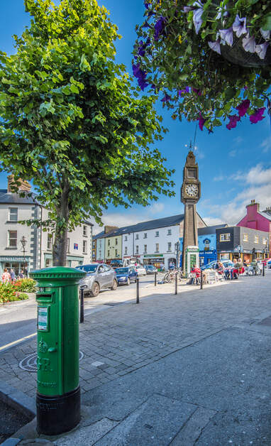 MayoDotIE's tweet image. #WeekendWindDown

Westport&apos;s Clock Tower was erected in 1947. It replaced a water fountain and is known locally as &apos;The Four-Faced Liar&apos;

📸 Courtesy of Pawel Sadowski